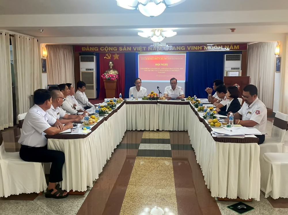 ĐẢNG BỘ CÔNG TY HOA TIÊU HÀNG HẢI MIỀN NAM TỔ CHỨC KIỂM ĐIỂM NĂM 2025: TẬP THỂ HOÀN THÀNH NHIỆM VỤ